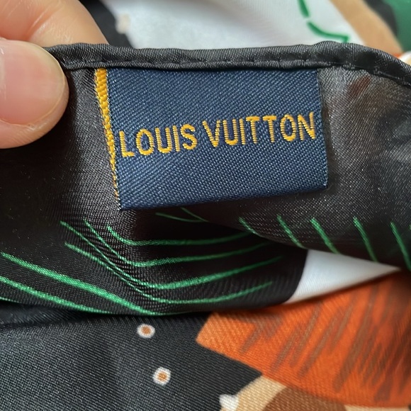 LV 100% silk scarf - Picture 2 of 3